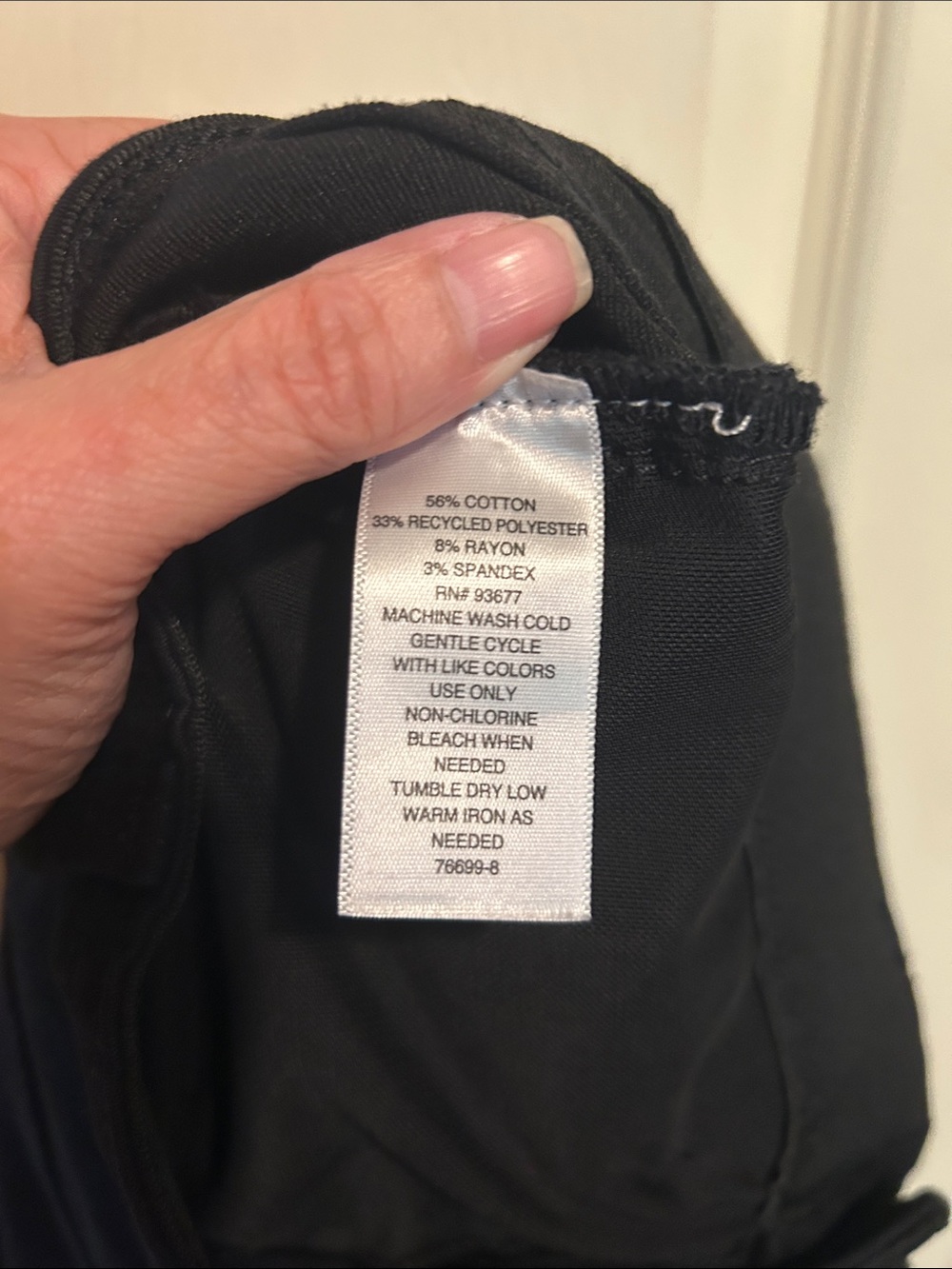 Liz Claiborne Black Mid Rise Sara Crop Jeans Size 2 - Picture 9 of 9